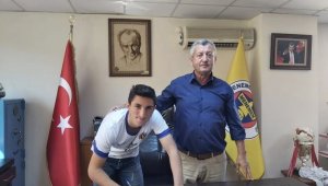 Menemenspor, Emre Batuhan Adıgüzel'i kadrosuna kattı