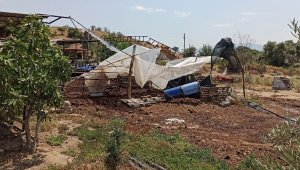 Ödemiş'te yağış ve fırtına zarara yol açtı