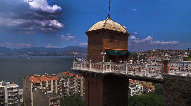 'Tarihi Asansör' sokağında