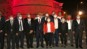 Balkan Zirvesinde Öztrak'la aynı karede yer alan Suat Nezir'in koronavirüs testi pozitif çıktı