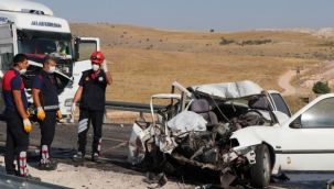 Feci kaza tır ve otomobil çarpıştı: 2 ölü