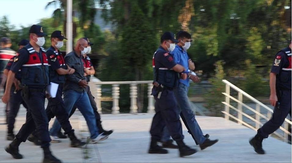 Foça'daki korkunç cinayetle ilgili 2 kişi tutuklandı