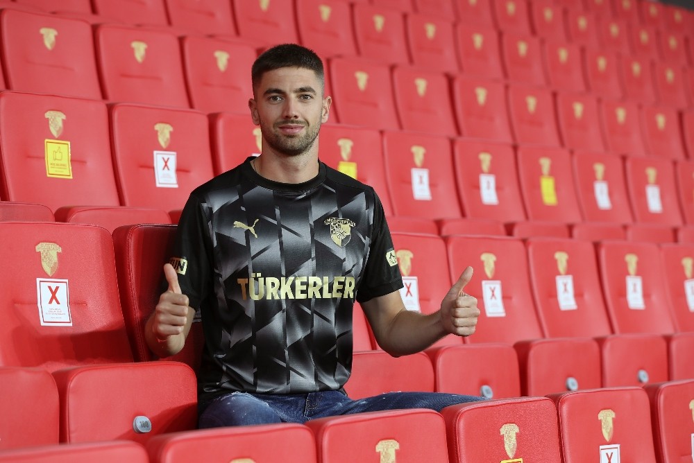 Göztepe, stoper Marko Mihojevic'i renklerine bağladı