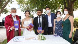Güzelbahçe'de İlk Sözleşme Kitapçığı Başkan İnce’den: ‘İstanbul Sözleşmesi Yaşatır’
