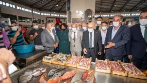 İzmir'de balık sezonu törenle açıldı
