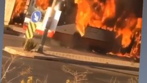 İzmir'de hareket halindeki Belediye otobüsü bir anda alev topuna döndü!