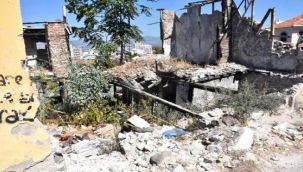 İzmir'in göbeğindeki metruk binalar uyuşturucu bağımlılarına teslim!