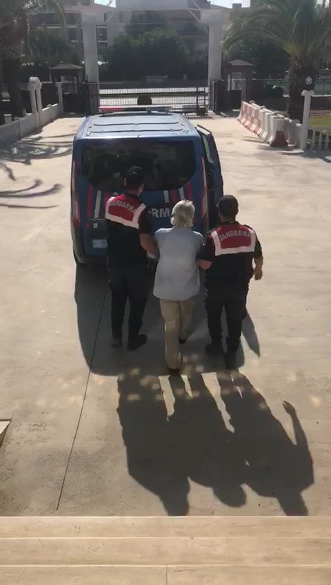 İzmir'de 13 ayrı suçtan aranan şahıs sahte kimlikle yakalandı