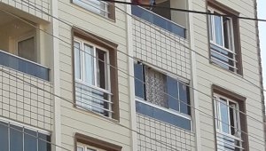 İzmir'de 1.5 yaşındaki Ceylin Azra, 5. kattan düşerek yaşamını yitirdi