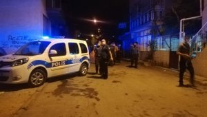 İzmir'de bıçaklı kavga: 1'ağır 2 yaralı