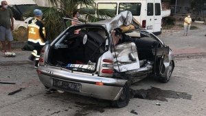 İzmir'de feci kaza: 2 ölü, 2 yaralı