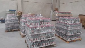 İzmir'de iki ayrı depoya sahte içki operasyonu