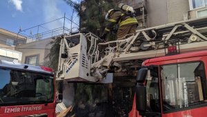 İzmir'de korkutan depo yangını