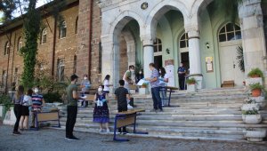 İzmir'de KPSS koronavirüs tedbirleriyle başladı