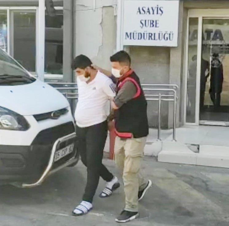 İzmir'deki cinayetle ilgili 2 şüpheli tutuklandı
