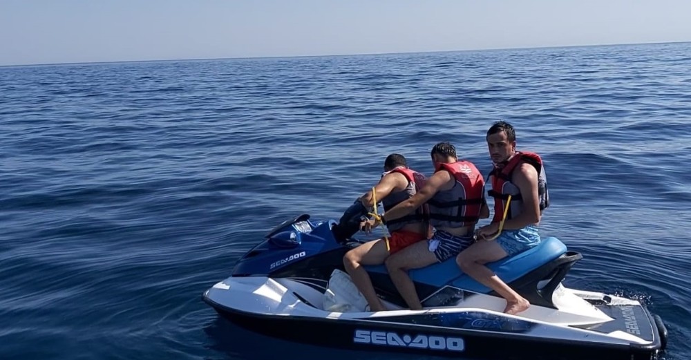 Jet ski ile kaçmak isteyen FETÖ şüphelileri Çeşme'de yakalandı