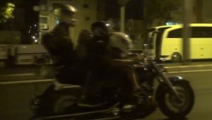 Tehlikeli yolculuk korkuttu: Bir motosiklette 4 kişi