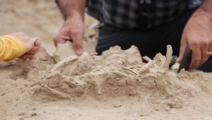 Van'da yapılan arkeolojik kazıda bebek iskeleti ortaya çıktı
