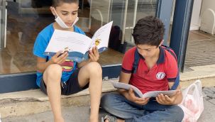 ‘Askıda Kitap Dayanışması’ İzmir’de umutları yeşertti