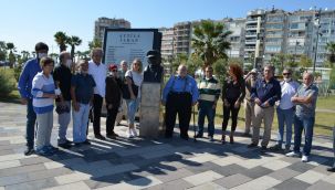 Atilla İlhan 15'nci ölüm yıldönümünde İzmir'de anıldı