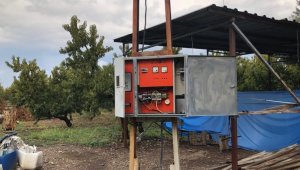 Bahçesine elektrik bağlamak isterken hayatını kaybetti