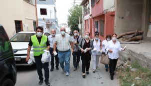 Bayraklı Belediyesi vatandaşların yanınada: 15 bin dezenfekte ürünü dağıtıldı