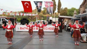 Bayraklı'da Cumhuriyet'in 97'nci yıl dönümü kutlandı