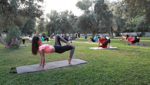 Bayraklı'da etkinlikler devam ediyor: Sabah yoga akşam zumba