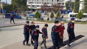 Bin adet uyuşturucu hap ile yakalandılar
