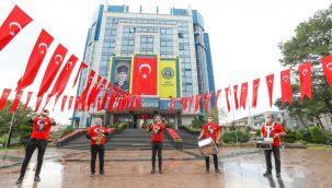 Buca'da Cumhuriyet’in 97’inci yaşı ilk günkü heyecanla kutlandı