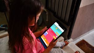 Büyükşehir tablet dağıtımına Kiraz’dan başladı