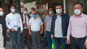 CHP Karabağlar sahaya indi, esnafa '17 maddelik' manifestoyu anlattı