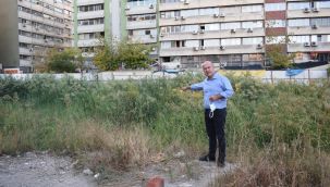 CHP'li Bakan Konak'ta çürümeye bırakılan Antik Roma Dönemi kalıntılarını TBMM'ye taşıdı