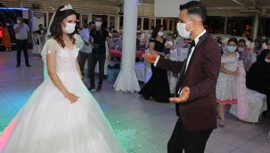 Düğünde kurallara uymadılar: Gelin ve damat dahil 70 kişide koronavirüs çıktı