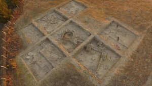 Ekşi Höyük kazı çalışmalarında 8 bin 600 yıllık kemikten iğne ve ağırşaklar bulundu