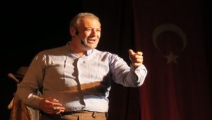 Foça'da tiyatro şöleni tam gaz devam ediyor!