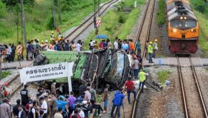 Hemzemin geçidinde facia: Tren otobüse çarptı 17 kişi yaşamını yitirdi