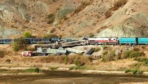 İki tren kafa kafaya çarpıştı: 2 can kaybı!