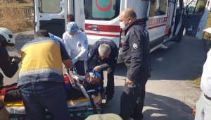 İzmir'de feci kaza: Otomobil önce yayalara çarptı, ardından şarampole uçtu!