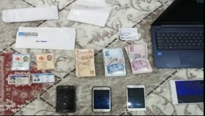 İzmir'de FETÖ'nün hücre evlerine baskın: 23 gözaltı