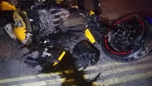 İzmir'de motosiklet refüje çarptı: 2 yaralı