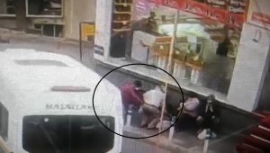 İzmir'de sinsice takip edip yaşlı adamın 25 bin lirasını çaldılar