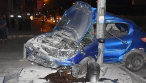 İzmir'de trafik kazası: 1 ağır yaralı