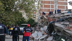 İzmir'deki depremde yıkılan binadan 7 kişi kurtarıldı