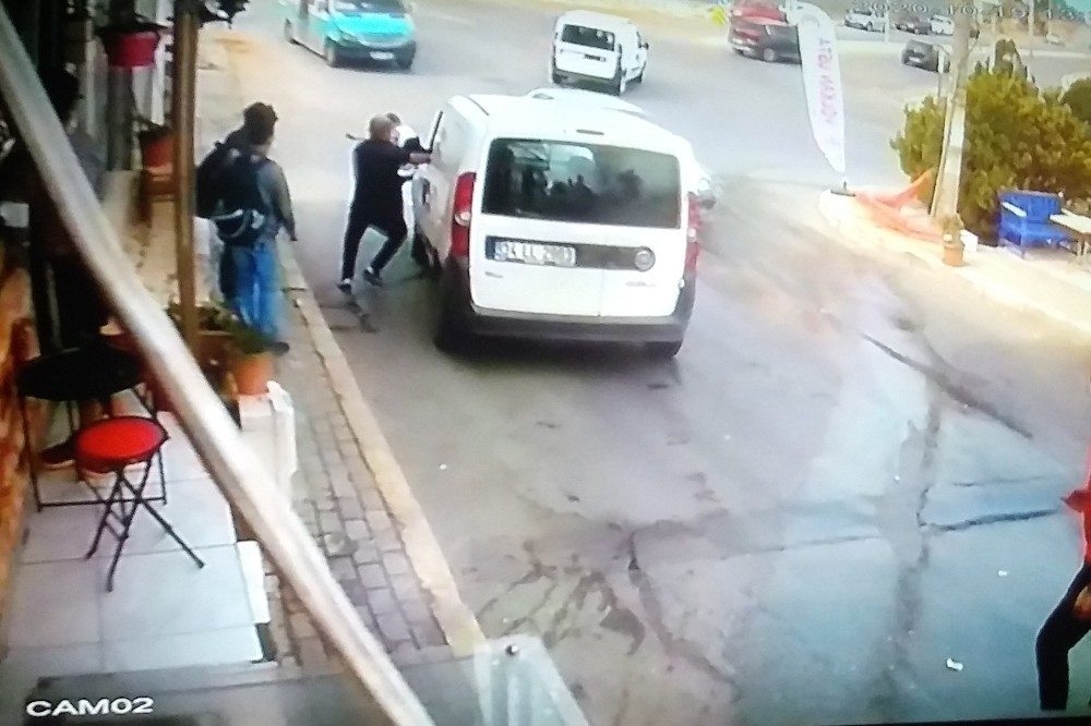 İzmir'deki kahramanlık anları güvenlik kamerasında
