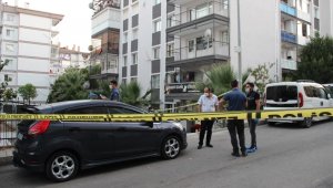 İzmir'deki silahlı saldırıda ağır yaralanan kadın hayatını kaybetti