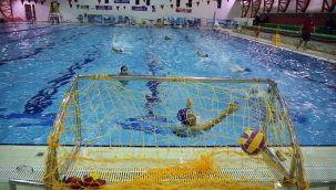 Karşıyaka'da spor tesisleri pandemi gölgesinde açıldı