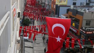 Konak Cumhuriyet bayramı için süslendi
