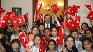 Konak'ta Cumhuriyet Resim Yarışması başladı