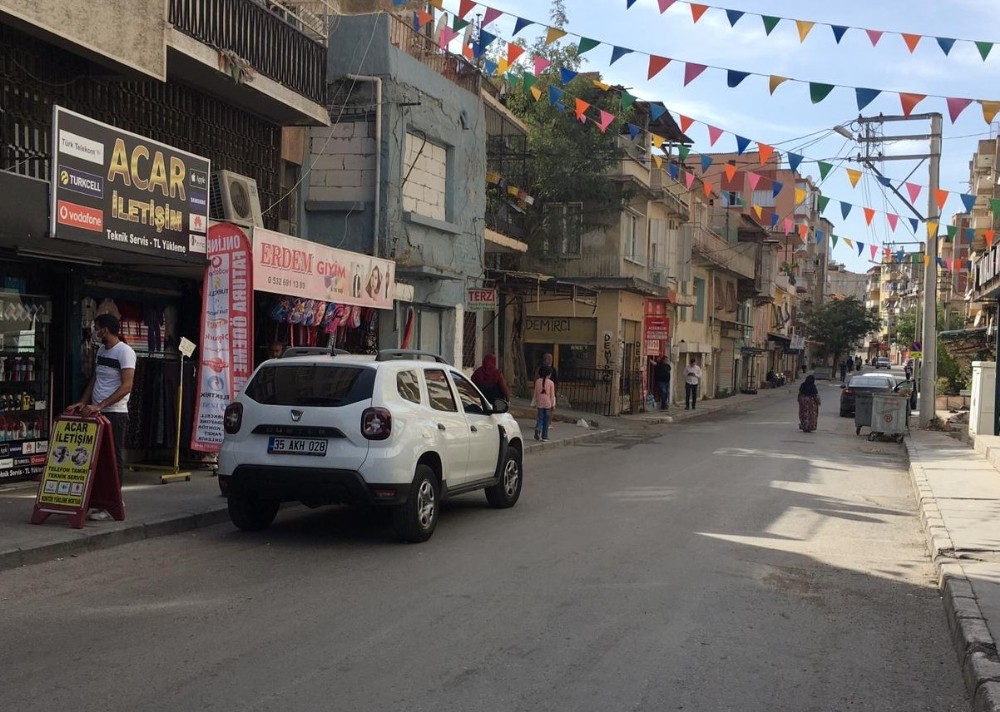 Kuzenlerin silahlı kavgasında yoldan geçen biri çocuk iki kişi vuruldu